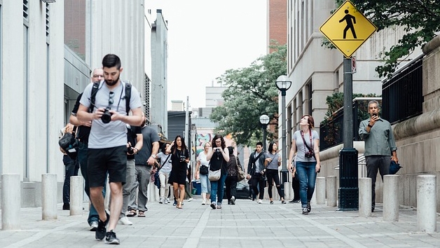 pedestrians-918471_640.jpg